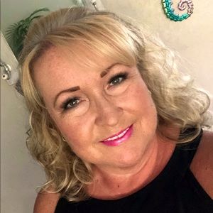 Meet your Posher, Connie